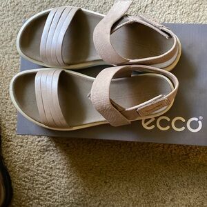 ECCO Sandal, Moon Rock Silver/Warm Grey Metallic, Size 6 1/2